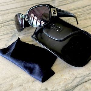 Fendi crystal logo sunglasses frame
